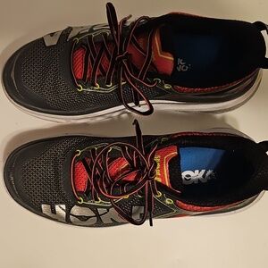 Hoka Women’s Gray and Red Running Shoes. Time to Fly/Bondi 4//One One. Size 8